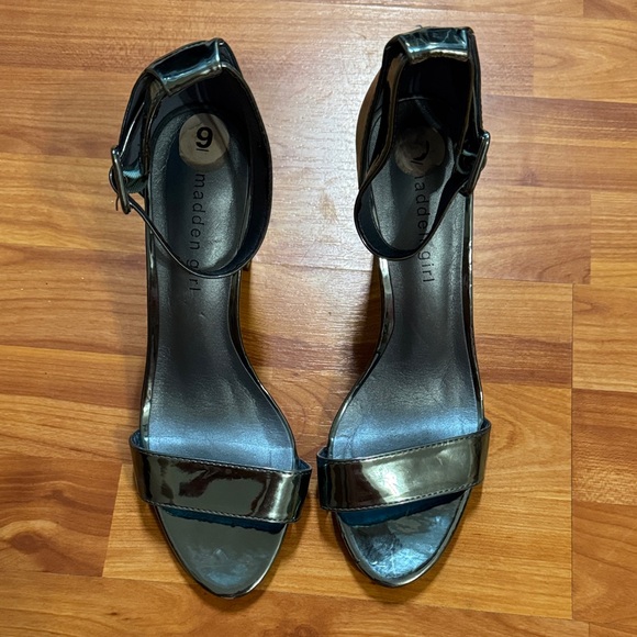 Madden Girl Metallic Blue Block Heel Sandals 9 - Picture 3 of 9